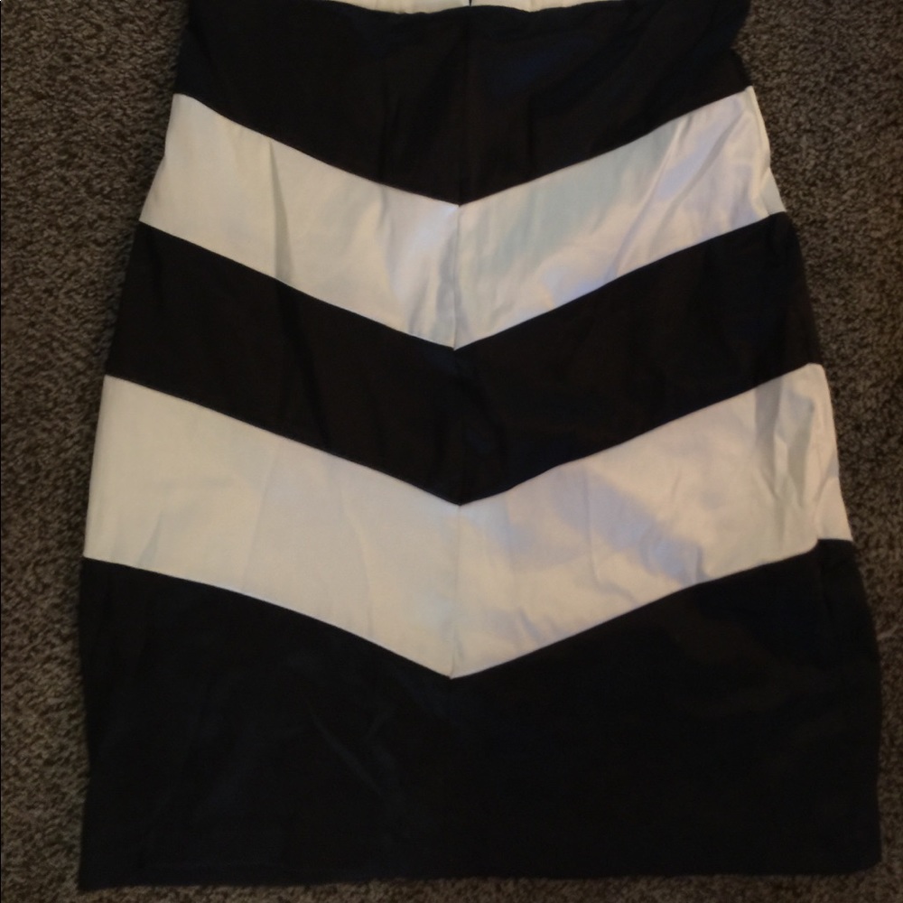 ❌❌❌SOLD❌❌❌Strapless Dress - Picture 2 of 2